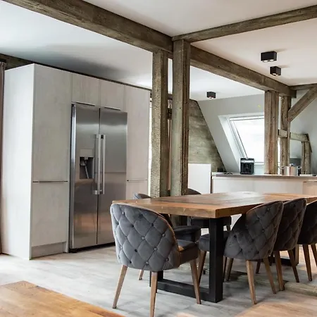 Strandberg's Ursprung: & Kitchen *