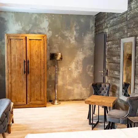Strandberg's Ursprung: & Kitchen *