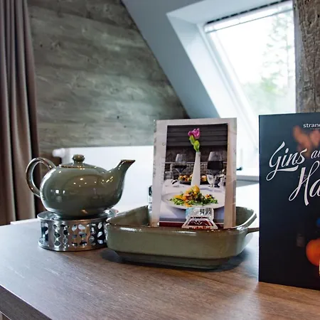 Strandberg's Ursprung: & Kitchen