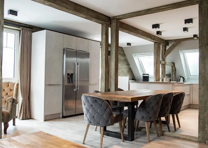 Strandberg's Ursprung: & Kitchen *