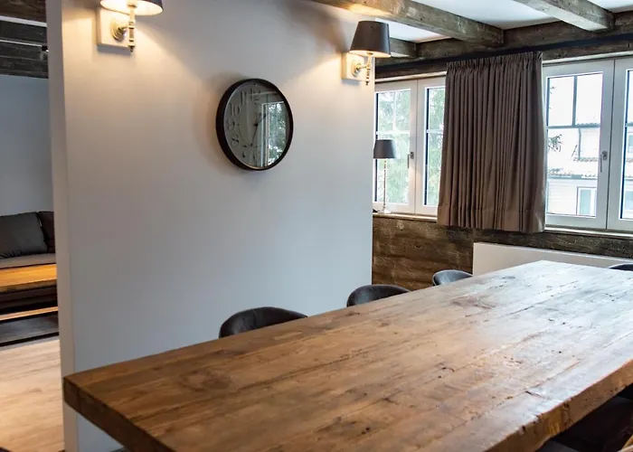 Strandberg's Ursprung: & Kitchen *