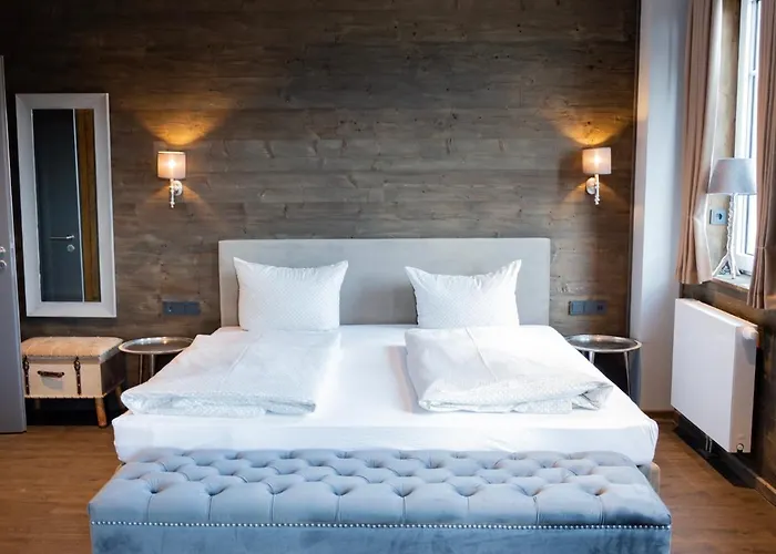 Strandberg's Ursprung: & Kitchen *