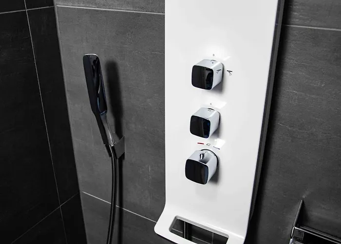 Strandberg's Ursprung: & Kitchen *