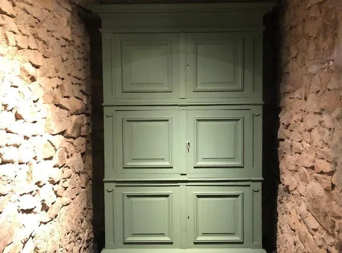 Strandberg's Ursprung: & Kitchen * Браунлаге